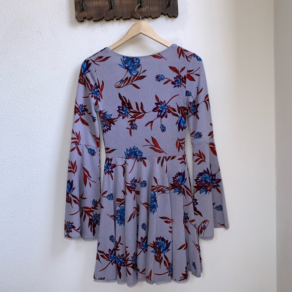 Kimchi Blue | UO Flroal Bell Sleeve Mini Dress - Picture 4 of 8